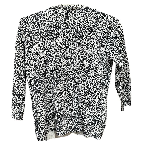 Silx By August Silk Cardigan Sweater Size M Gray Black Leopard MISSING BUTTON - Picture 2 of 9